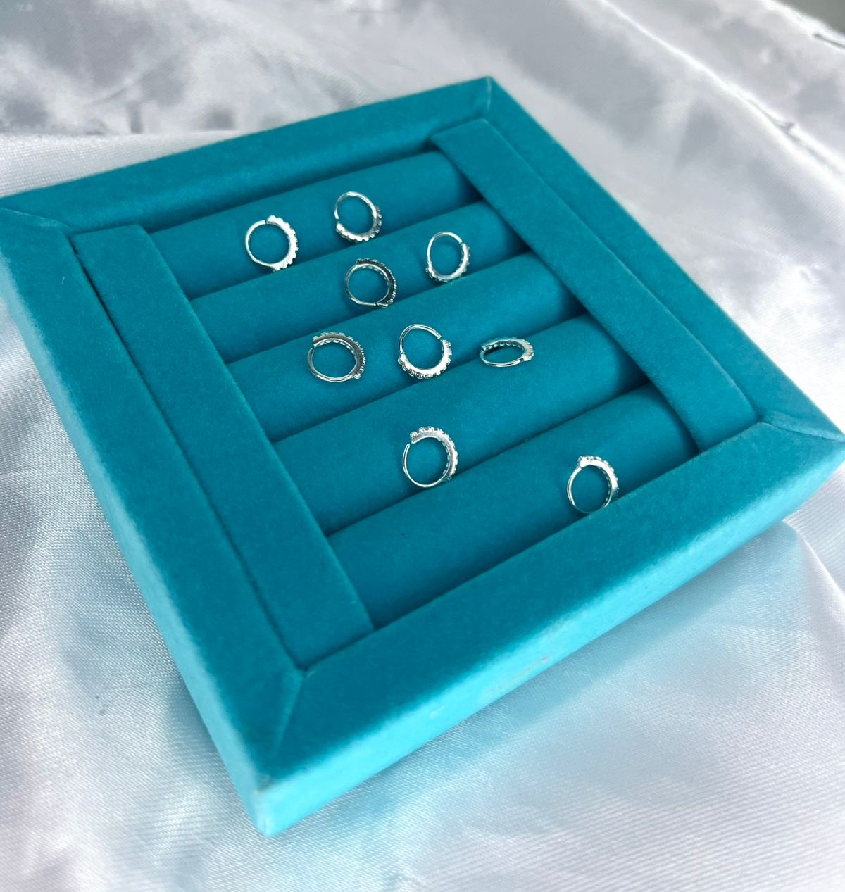 piercing argola cravejada